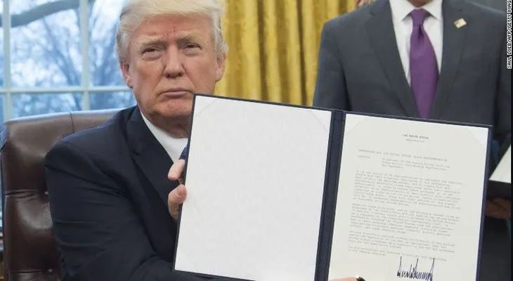 Los decretos de Trump: ¿qué puede hacer y qué no?