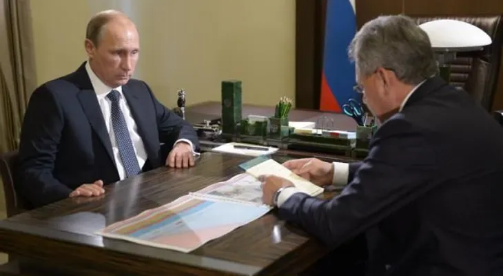 Putin pasa su cumpleaños 63 jugando hockey