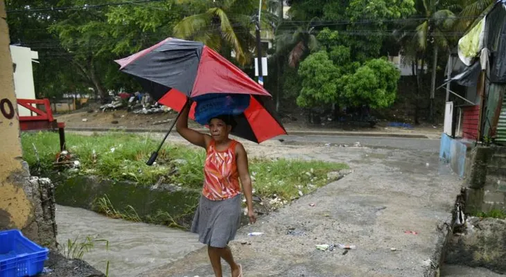 Indomet prevé aguaceros aislados este lunes por vaguada y activa alertas en seis provincias