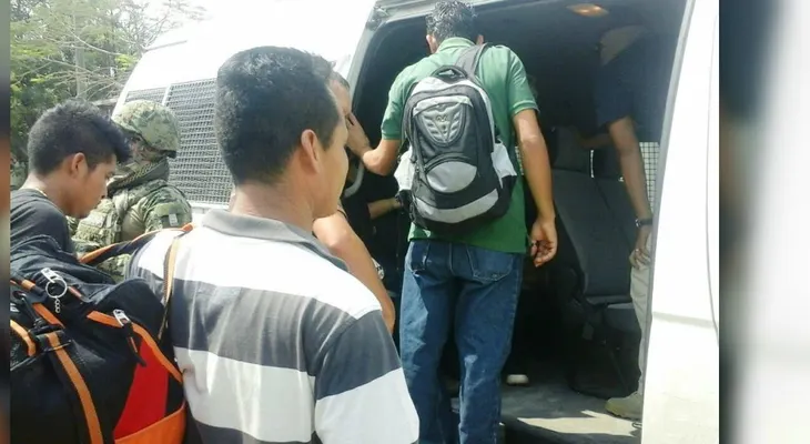 Rescatan a 49 inmigrantes centroamericanos secuestrados en México