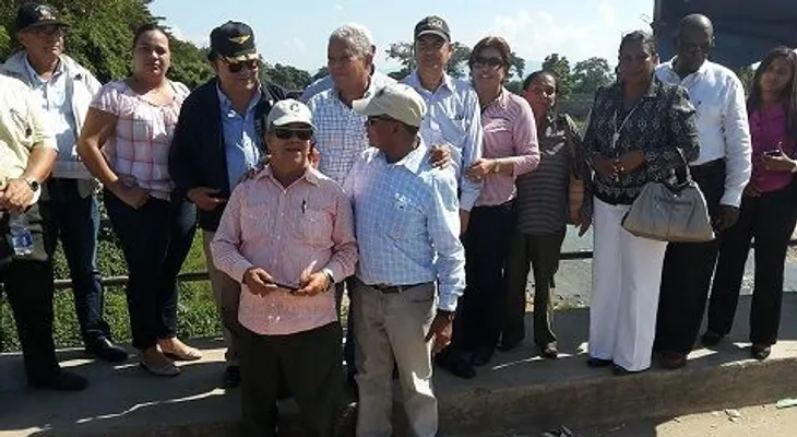 Cuestionan visita de Danilo a zona afectada por minera para hablar de agricultura.