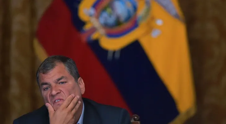 Rafael Correa destituye a toda la cúpula militar de Ecuador