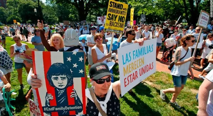 Marchan en EE.UU. contra las políticas sobre inmigración del gobierno de Trump