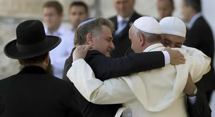El papa pide la paz en todo el mundo 