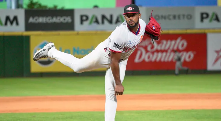 Con batazo de Guzmán y pitcheo intransitable, Leones blanquean a Toros