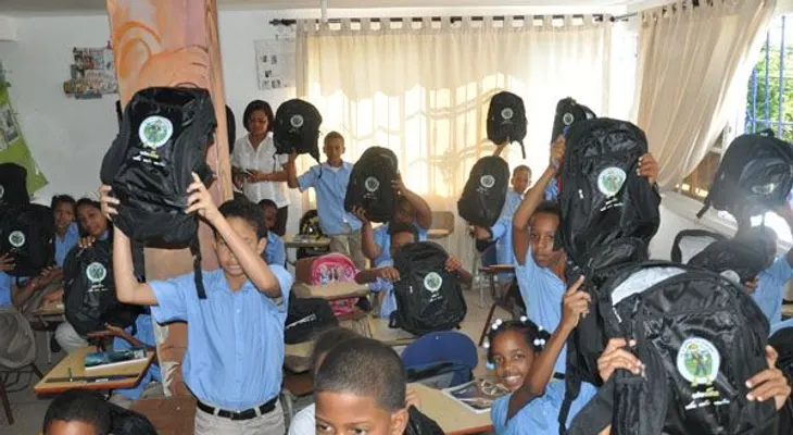 EDE Este dona útiles escolares a más de 2,200 estudiantes de su zona