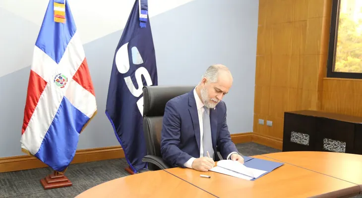 Superintendencia de Bancos firma acuerdo para fortalecer la supervisión de entidades de intermediación financiera y cambiaria