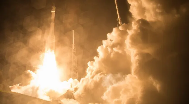 Elon Musk podría lanzar un satélite militar al espacio