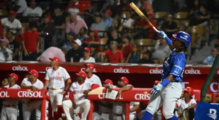 Madé debuta con jonrón y el Licey arrolla 12-2 al Escogido en la apertura de LIDOM