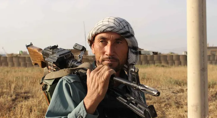 Fuerzas afganas luchan por retomar el control de la ciudad de Kunduz