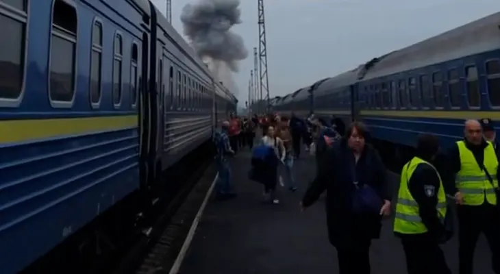 Dron ruso impacta un tren de pasajeros cerca de la frontera entre Ucrania y Polonia