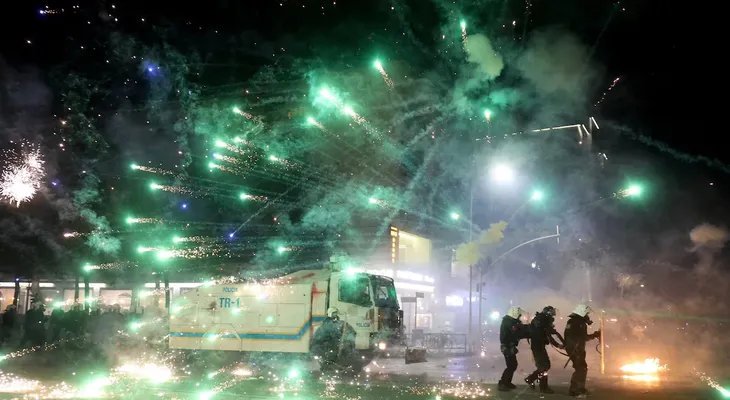Rama rechaza dimitir en medio de protestas violentas en Albania y advierte sobre riesgo para la adhesión a la UE