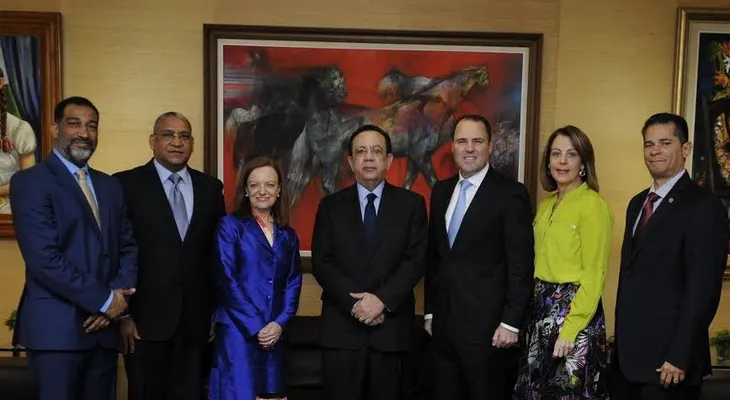 Gobernador del Banco Central recibe visita del nuevo ejecutivo del Scotiabank