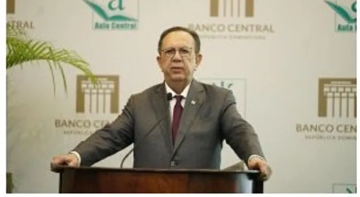 BCRD concluye XI Diplomado de economía y finanzas para personal de la institución