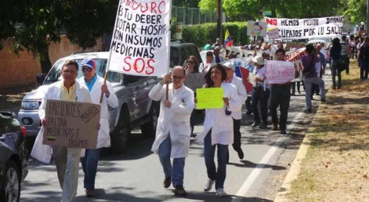 Médicos y pacientes solicitan atención a crisis de salud