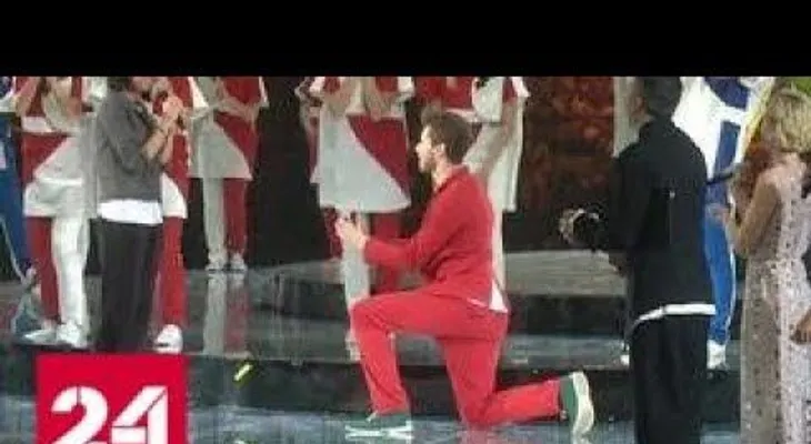 Un joven pide la mano a su novia en inauguración Festival de la Juventud en Sochi (VIDEO)