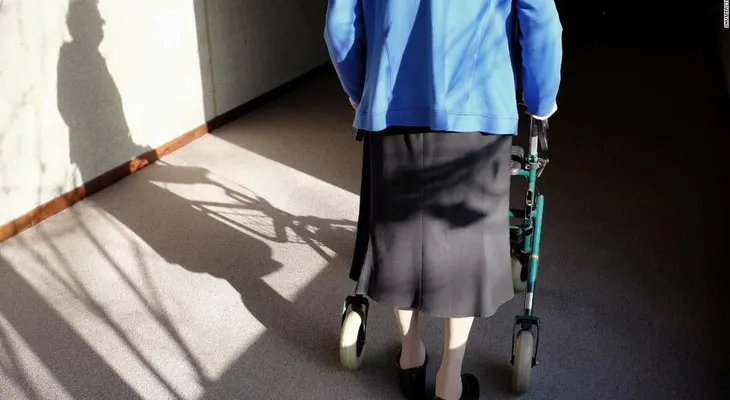 Investigadores quieren descubrir, ¿por qué las mujeres sufren más alzhéimer que los hombres? 