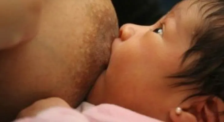 Amamantar no es tan fácil, aunque la madre quiera hacerlo