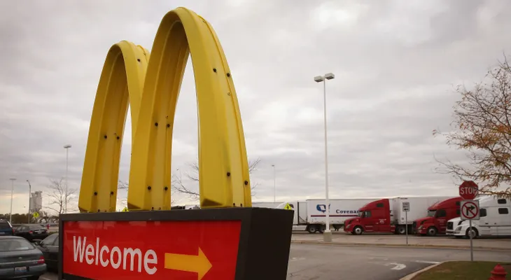 McDonald's saca a pasear uno de sus 'Drive-Thru' por las calles de São Paulo