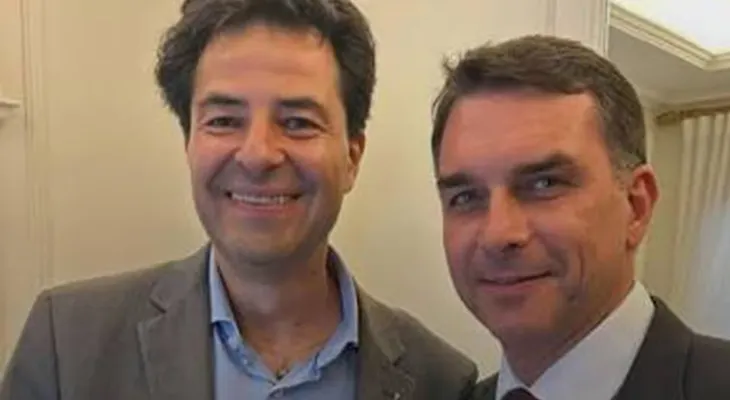 Flávio Bolsonaro suma a Sachsida y cuatro expertos a su equipo económico