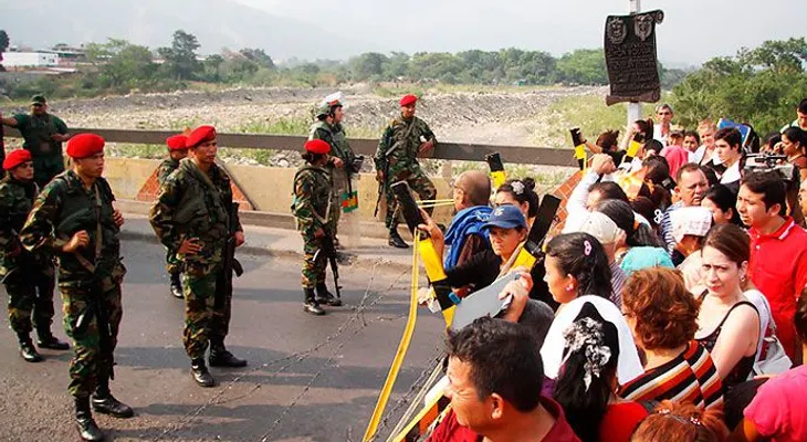 Colombia y Venezuela tratan crisis originada por cierre de frontera 