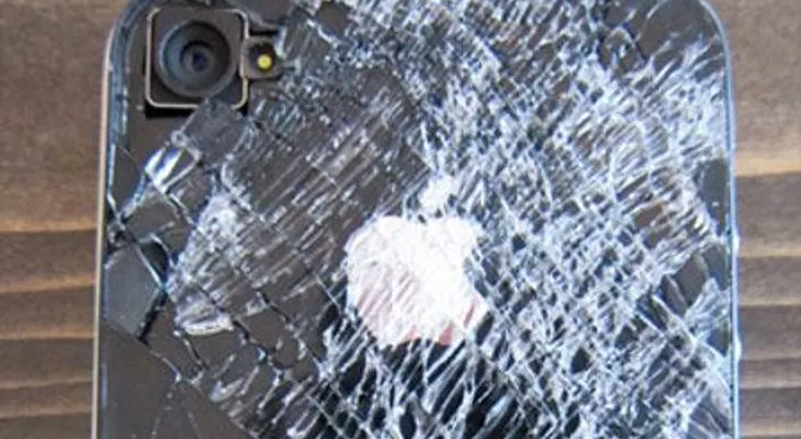 iPhone 4 sobrevive a una caída de más de 4000 metros de altura