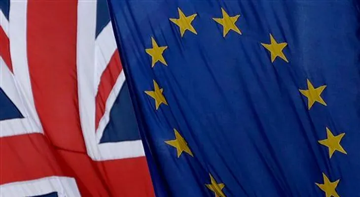 La reina de Inglaterra sanciona la ley del Brexit 