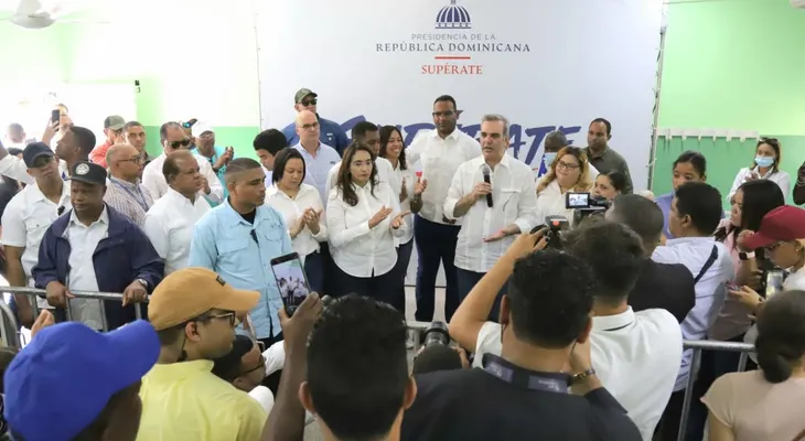 Presidente Abinader visita jornadas de inclusión social "Primero Tú" y del programa "Supérate"