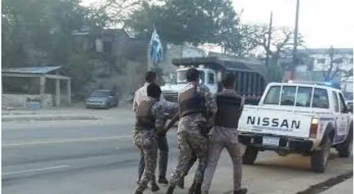 Violentas protestas en Haina en demanda por arreglo calles