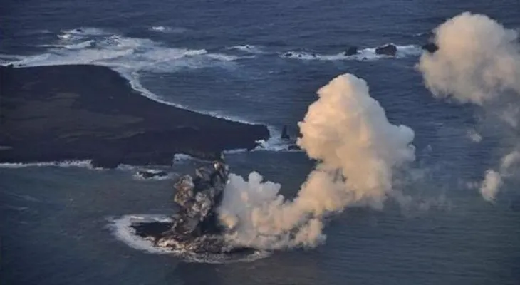 Video: El espectacular nacimiento de una isla en Japón