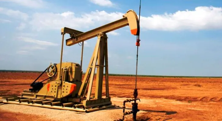 Petróleo de Texas cae a 77,63 dólares por posible acuerdo para reabrir el estrecho de Ormuz