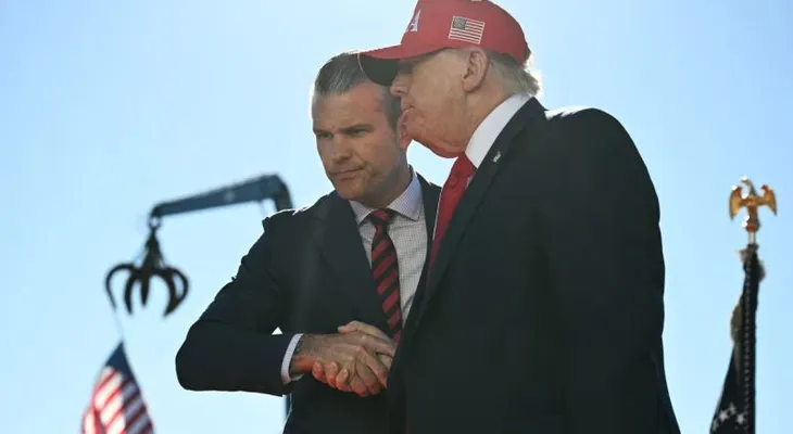 EE. UU. listo para lanzar ataques de gran escala contra Irán si Trump lo ordena, según funcionarios