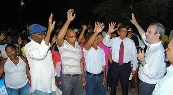 Abinader afianza comunicación con la gente vía móvil