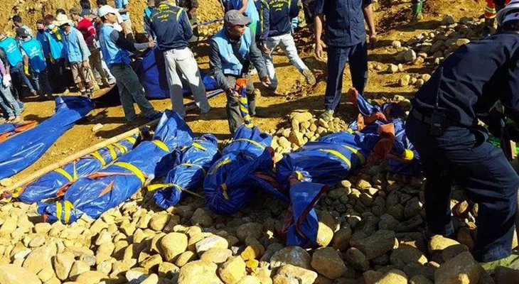 Más de 100 muertos en un deslizamiento de tierra en Myanmar