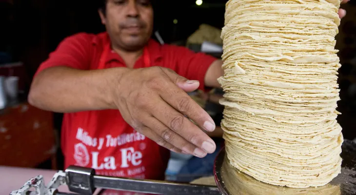 La inflación se come 32 pesos mexicanos de un salario mínimo en 4 meses