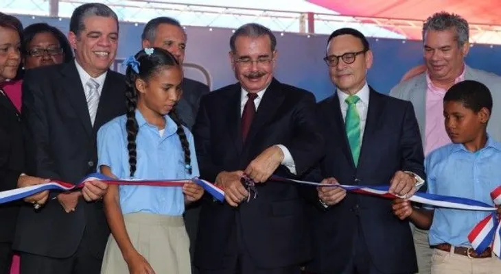 El Presidente inaugura 149  aulas en Montecristi y Valverde