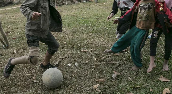 Balón bomba mata a una niña indígena en Colombia