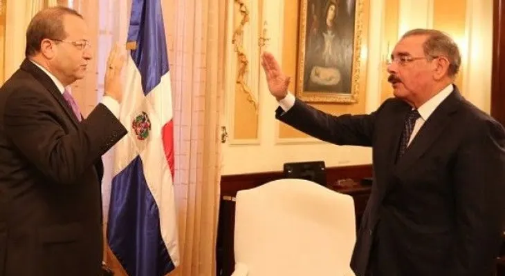 Presidente Medina juramenta a José Tomás Pérez como embajador en Washington