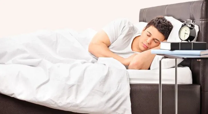 Dormir más los fines de semana alargaría la vida