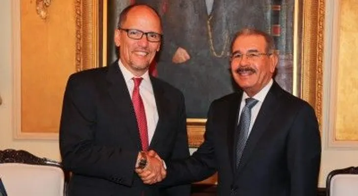 Danilo Medina felicita a Tom Pérez por su elección como presidente del Partido Demócrata
