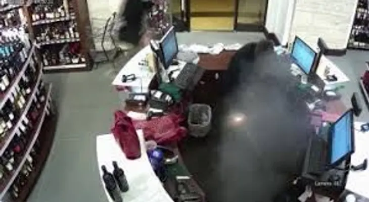 Cigarrillo electrónico explota en el pantalón de un hombre