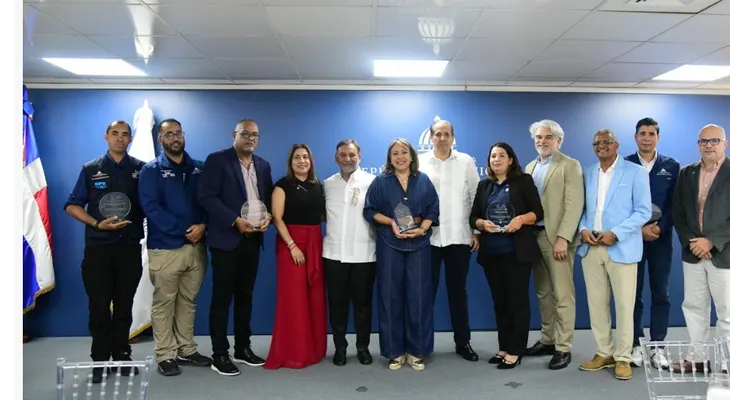 Salud reconoce labor de equipo médico tras misión en Venezuela