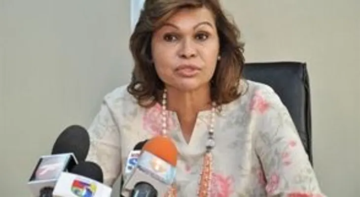 Senadora Mateo envía bendiciones para quienes se han burlado de ella; reitera el "salario no le alcanza"