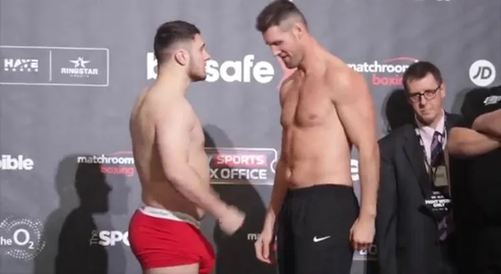 La ridícula táctica de un boxeador para intimidar a su rival durante el pesaje