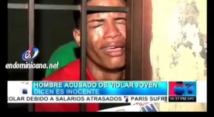Un joven llorando dice ser inocente de violar menor (VIDEO)