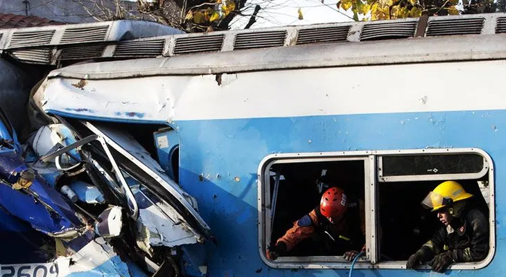 Argentina: 3 muertos, 155 heridos en choque de trenes