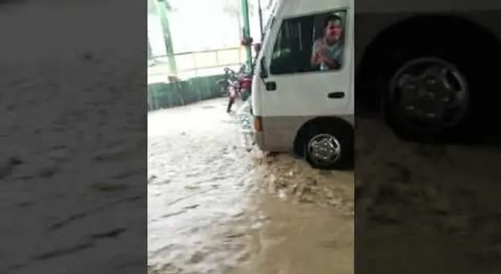 Observa cómo entra el río a Puerto Plata  