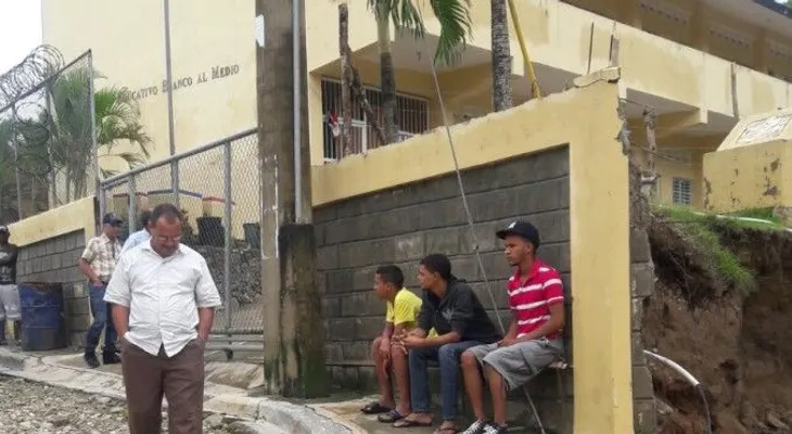 Habrá clases este lunes menos en centros escolares que no estén aptos