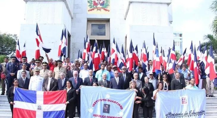Pérez Saviñón llama a nueva generación revertir deterioro afecta la sociedad dominicana