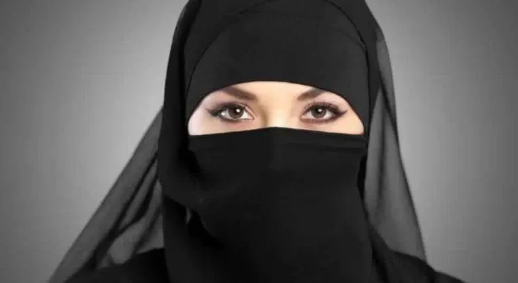 "Hay que matar a ese perro": una princesa saudita obliga decorador francés a besarle los pies